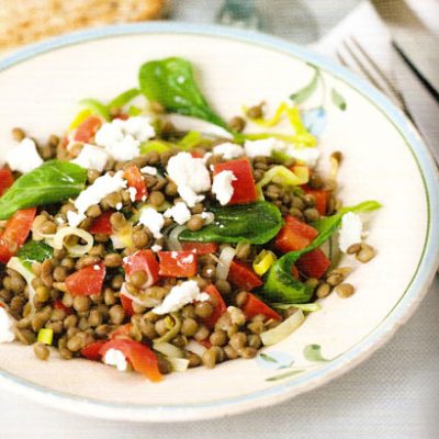 Linzensalade met paprika en geitenkaas