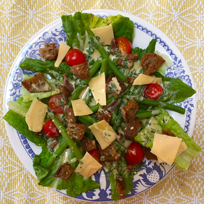 Caesar salade met sperziebonen