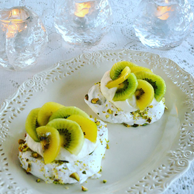 Mini-pavlovaatjes met kiwi