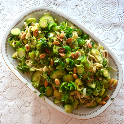 Noedelsalade met spruitjes